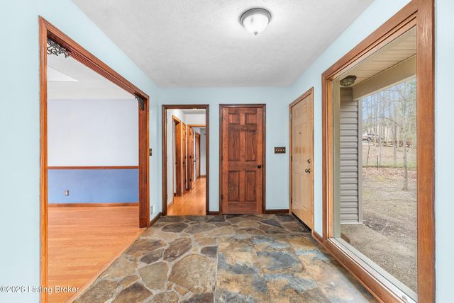 3004 Haney Dr, La Grange, KY 40031