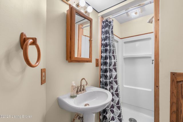 3004 Haney Dr, La Grange, KY 40031