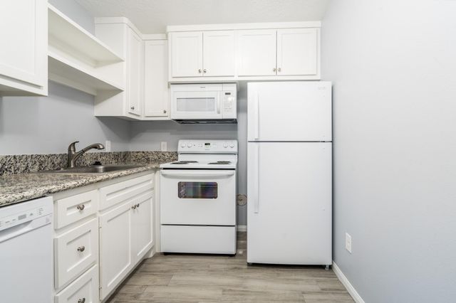207 N Poplar Street C, Tomball, TX 77375