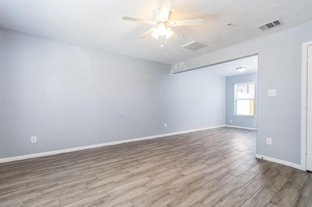 207 N Poplar Street C, Tomball, TX 77375