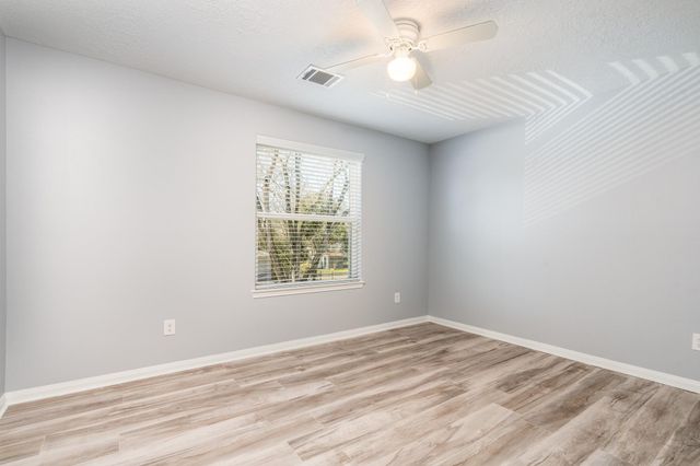 207 N Poplar Street C, Tomball, TX 77375