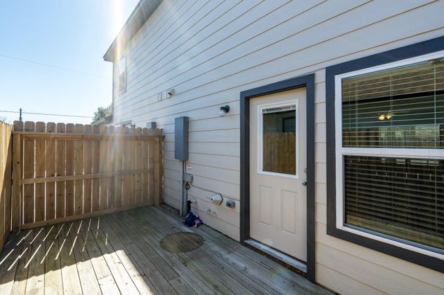 207 N Poplar Street C, Tomball, TX 77375