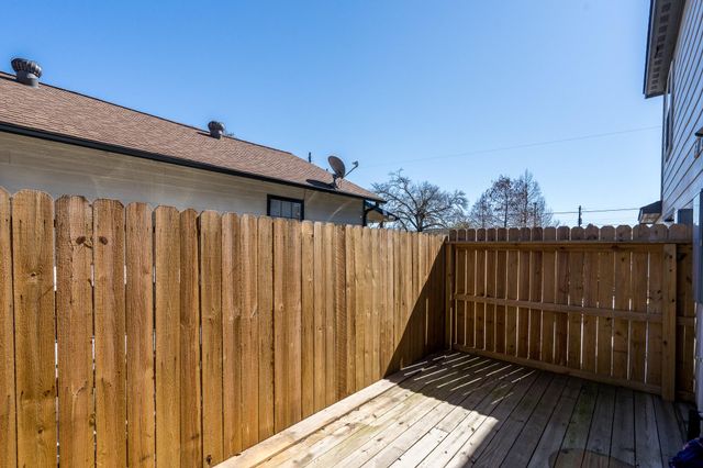 207 N Poplar Street C, Tomball, TX 77375