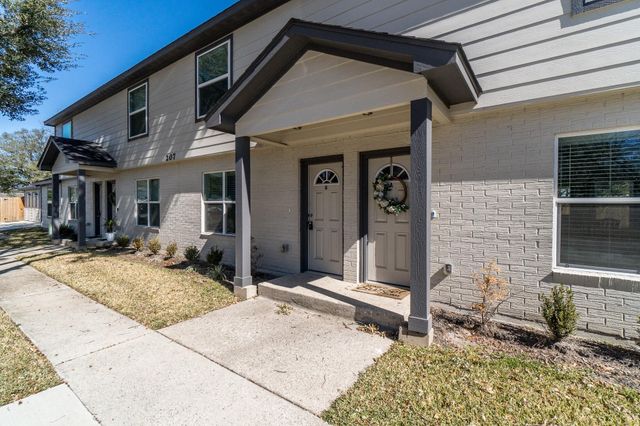 207 N Poplar Street C, Tomball, TX 77375