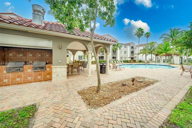 6831 SW 44th St 304, Miami, FL 33155