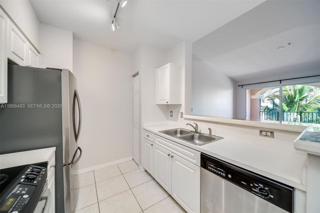 6831 SW 44th St 304, Miami, FL 33155