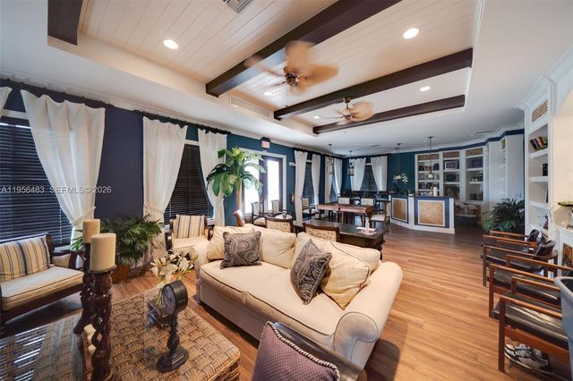 6831 SW 44th St 304, Miami, FL 33155