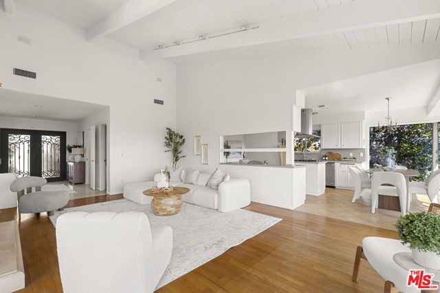 7132 Macapa Drive, Los Angeles, CA 90068