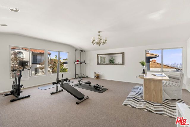 7132 Macapa Drive, Los Angeles, CA 90068