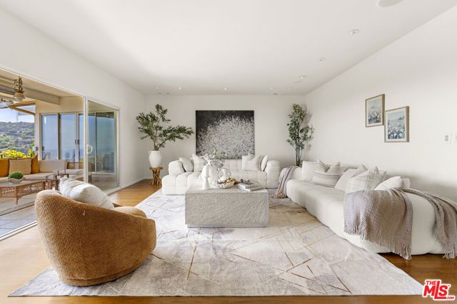 7132 Macapa Drive, Los Angeles, CA 90068