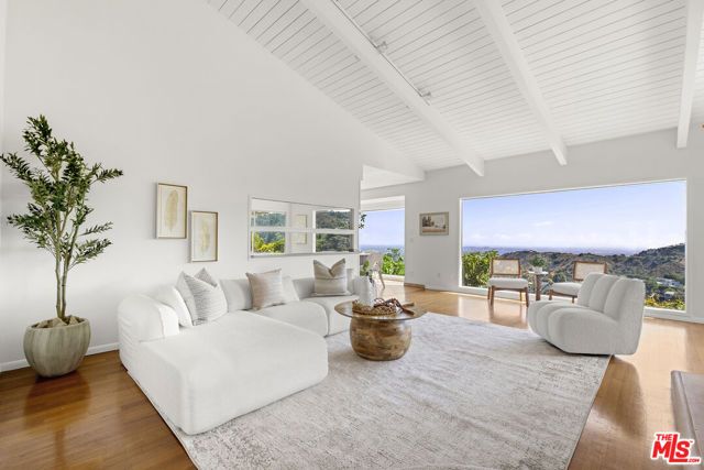 7132 Macapa Drive, Los Angeles, CA 90068