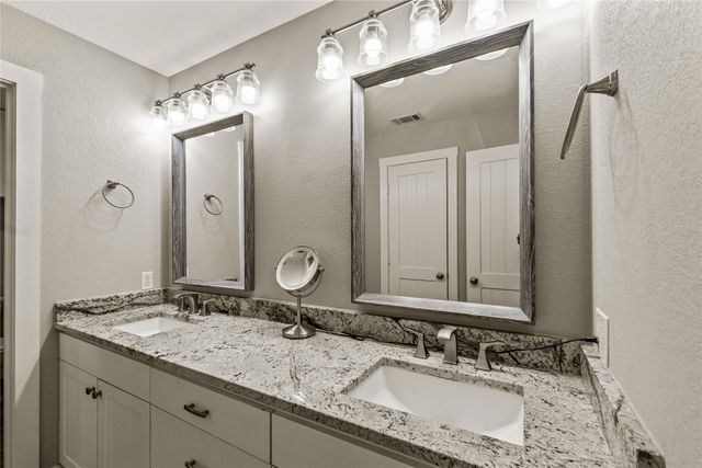 104 Sunset Cove, Trinidad, TX 75163