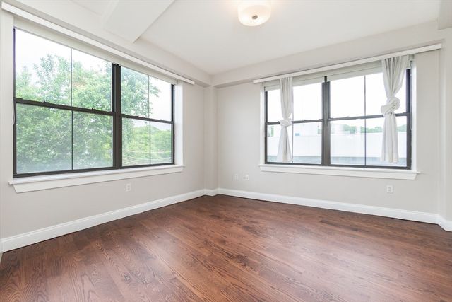110-112 Cypress St 212, Brookline, MA 02445