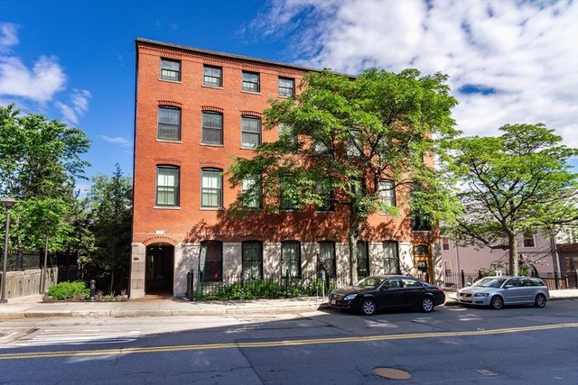 110-112 Cypress St 212, Brookline, MA 02445