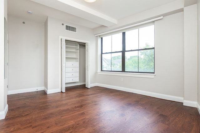 110-112 Cypress St 212, Brookline, MA 02445
