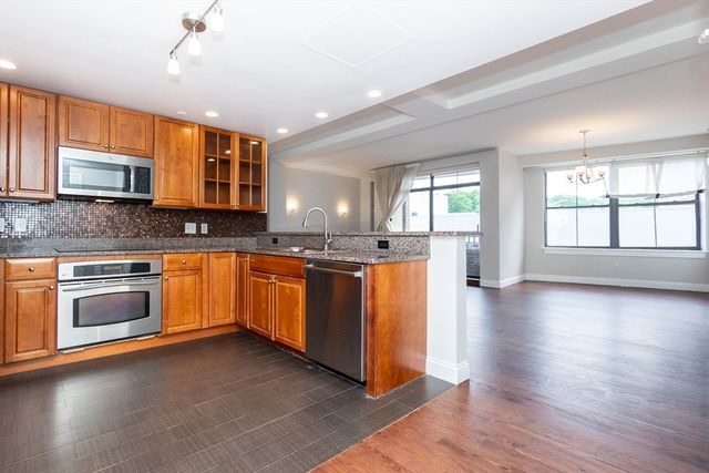 110-112 Cypress St 212, Brookline, MA 02445