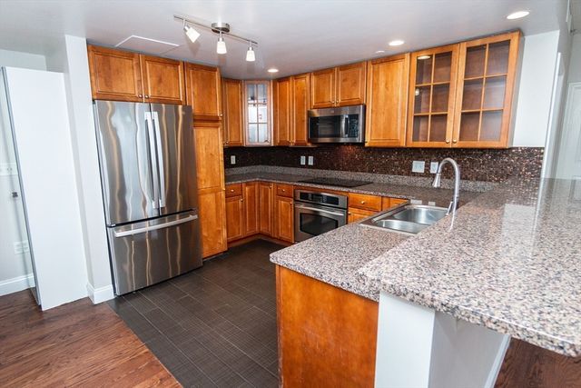 110-112 Cypress St 212, Brookline, MA 02445
