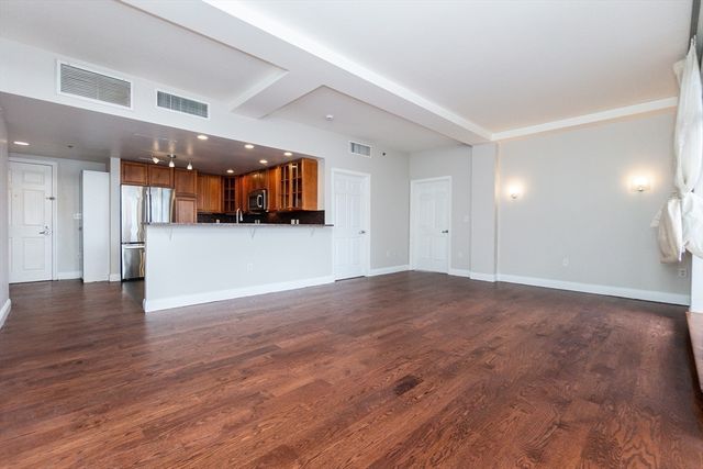 110-112 Cypress St 212, Brookline, MA 02445