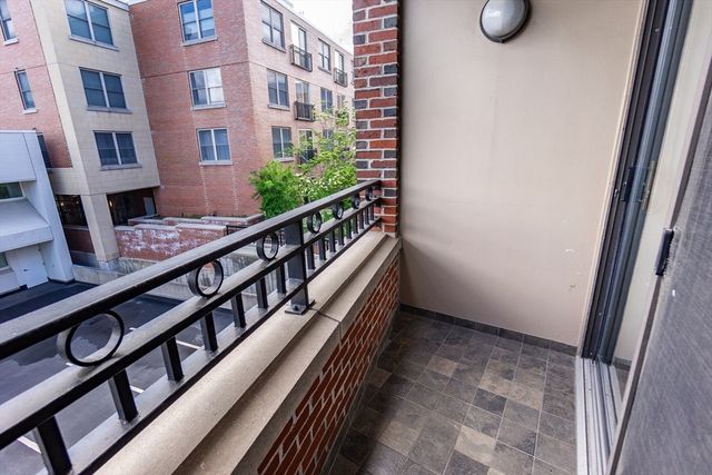 110-112 Cypress St 212, Brookline, MA 02445