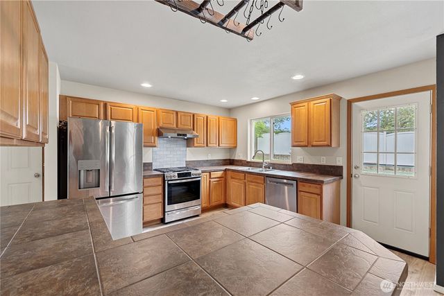 1232 NW Kathleen Drive, Oak Harbor, WA 98277