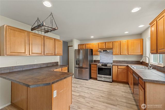1232 NW Kathleen Drive, Oak Harbor, WA 98277