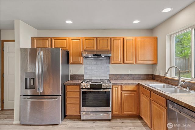 1232 NW Kathleen Drive, Oak Harbor, WA 98277