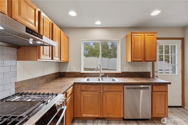 1232 NW Kathleen Drive, Oak Harbor, WA 98277