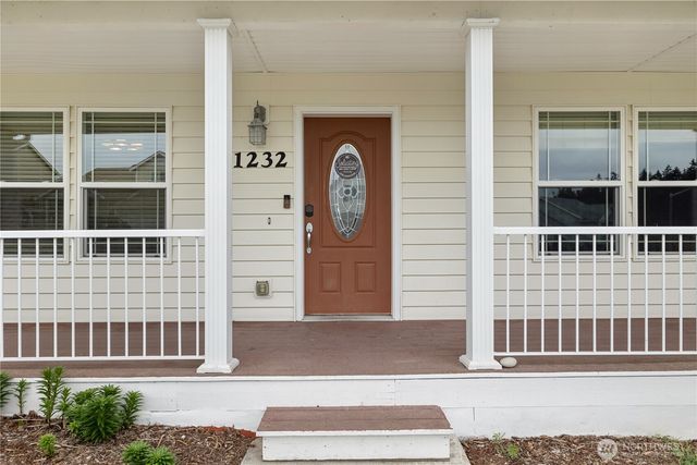 1232 NW Kathleen Drive, Oak Harbor, WA 98277