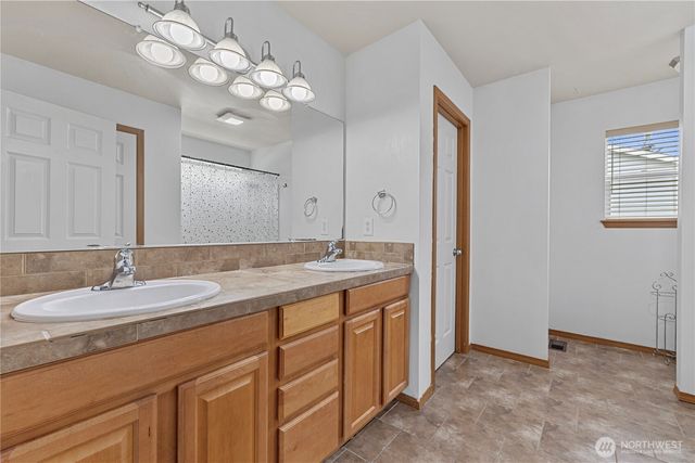 1232 NW Kathleen Drive, Oak Harbor, WA 98277