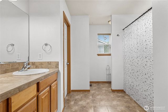 1232 NW Kathleen Drive, Oak Harbor, WA 98277