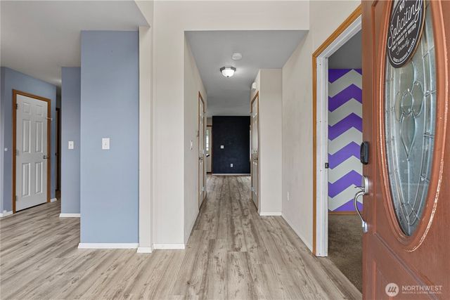 1232 NW Kathleen Drive, Oak Harbor, WA 98277