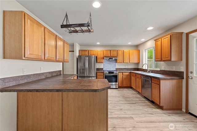 1232 NW Kathleen Drive, Oak Harbor, WA 98277