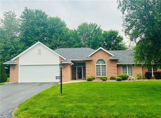 241 Orchard Park Dr, Neshannock Twp, PA 16105