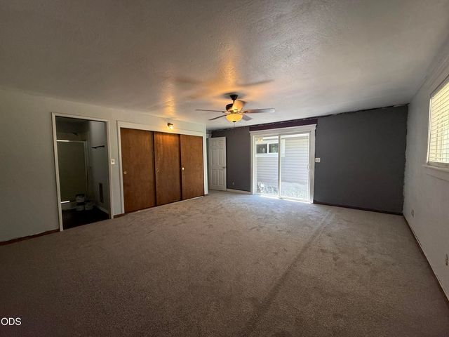 1570 Sleepy Hollow Loop, Grants Pass, OR 97527