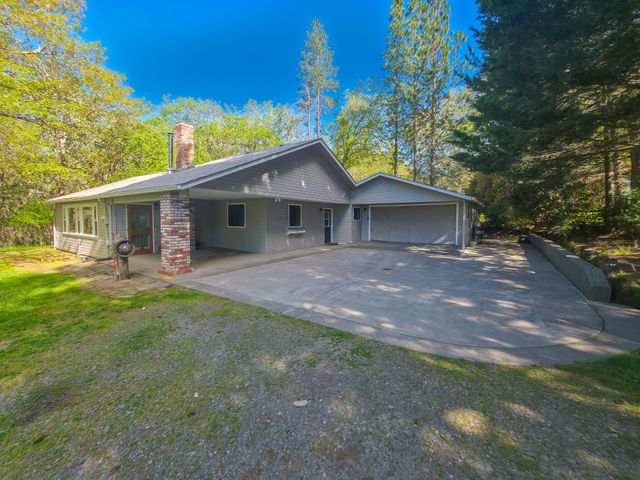 1570 Sleepy Hollow Loop, Grants Pass, OR 97527