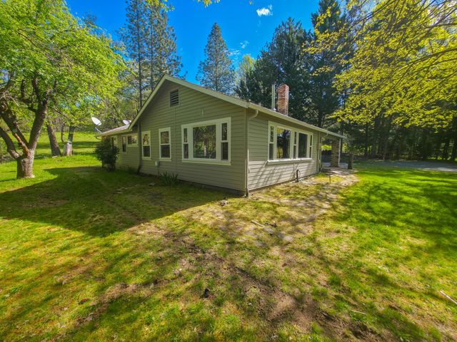 1570 Sleepy Hollow Loop, Grants Pass, OR 97527