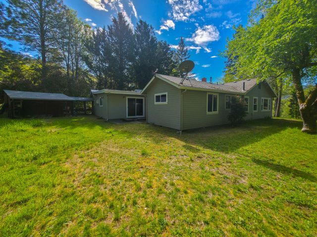 1570 Sleepy Hollow Loop, Grants Pass, OR 97527