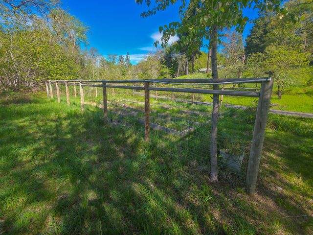 1570 Sleepy Hollow Loop, Grants Pass, OR 97527