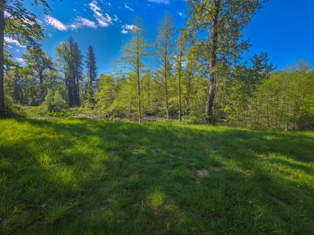 1570 Sleepy Hollow Loop, Grants Pass, OR 97527
