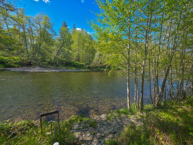 1570 Sleepy Hollow Loop, Grants Pass, OR 97527