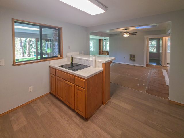 1570 Sleepy Hollow Loop, Grants Pass, OR 97527