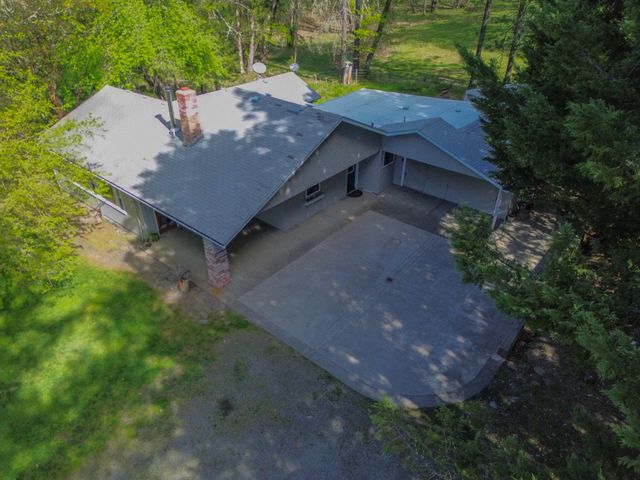 1570 Sleepy Hollow Loop, Grants Pass, OR 97527