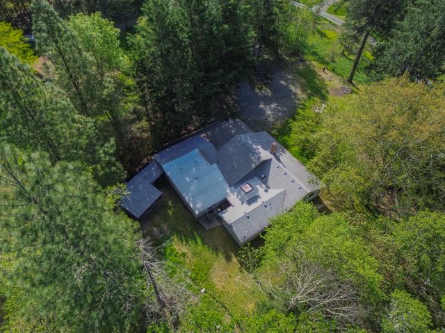 1570 Sleepy Hollow Loop, Grants Pass, OR 97527