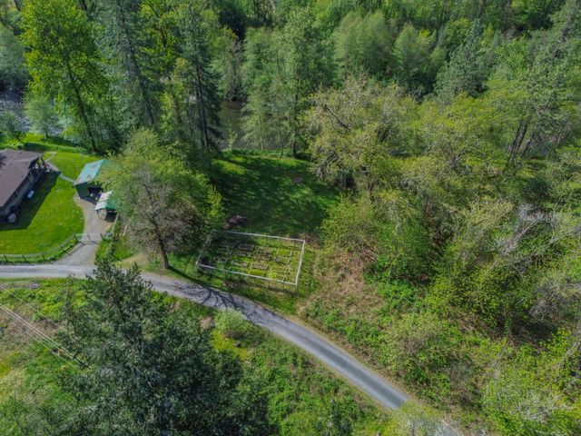 1570 Sleepy Hollow Loop, Grants Pass, OR 97527