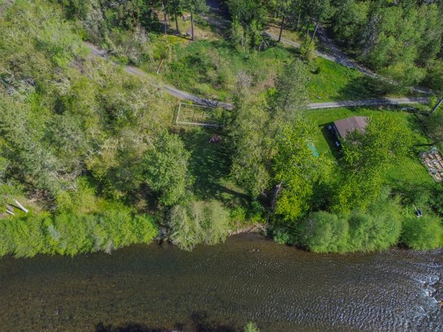 1570 Sleepy Hollow Loop, Grants Pass, OR 97527