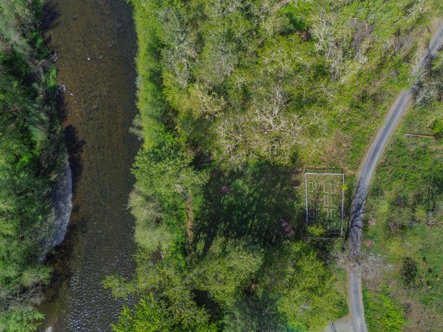 1570 Sleepy Hollow Loop, Grants Pass, OR 97527