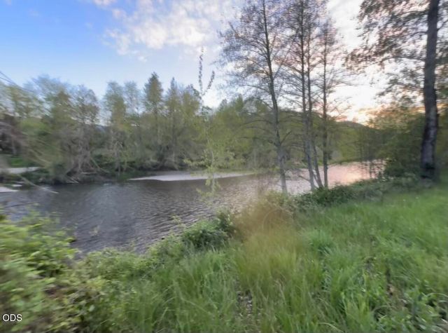 1570 Sleepy Hollow Loop, Grants Pass, OR 97527