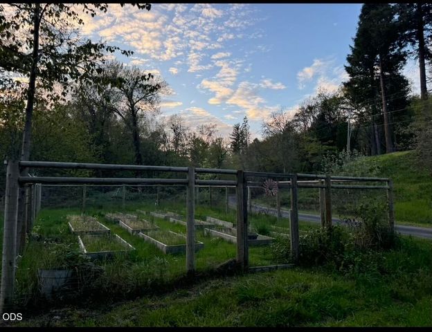 1570 Sleepy Hollow Loop, Grants Pass, OR 97527