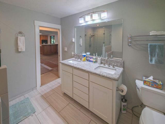 1570 Sleepy Hollow Loop, Grants Pass, OR 97527