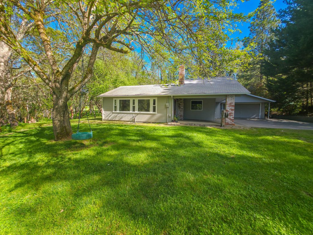 1570 Sleepy Hollow Loop, Grants Pass, OR 97527